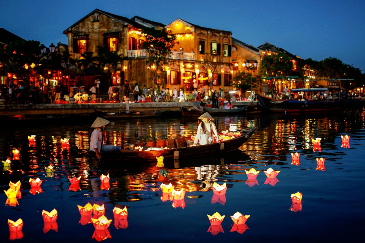 Hoi An dark river